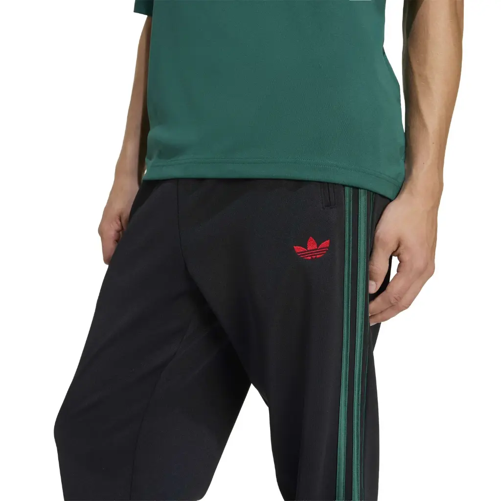 KD0453_5_APPAREL_On Model_Detail View 1_white.webp