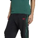 KD0453_5_APPAREL_On Model_Detail View 1_white.webp
