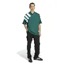 KD0453_4_APPAREL_On Model_Walking View_white.webp