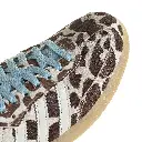 KI6669_9_FOOTWEAR_Photography_Detail View 2_white.webp