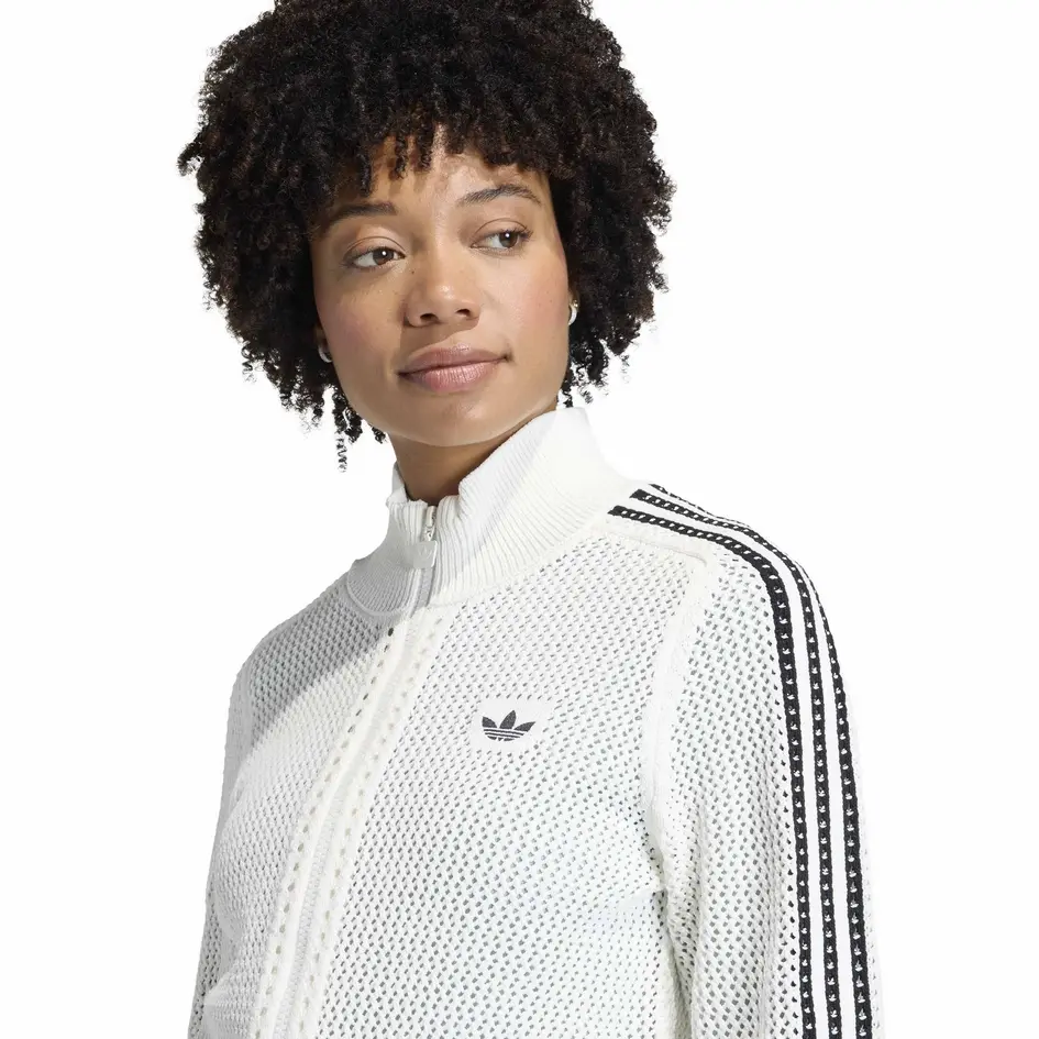 KC6496_5_APPAREL_On Model_Detail View 1_white.webp