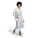 KC6496_4_APPAREL_On Model_Walking View_white.webp