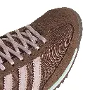 IH4550_9_FOOTWEAR_Photography_Detail View 2_white.webp
