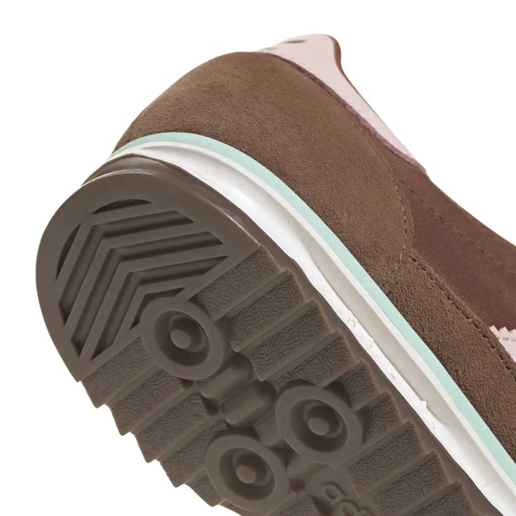 IH4550_8_FOOTWEAR_Photography_Detail View 1_white.webp