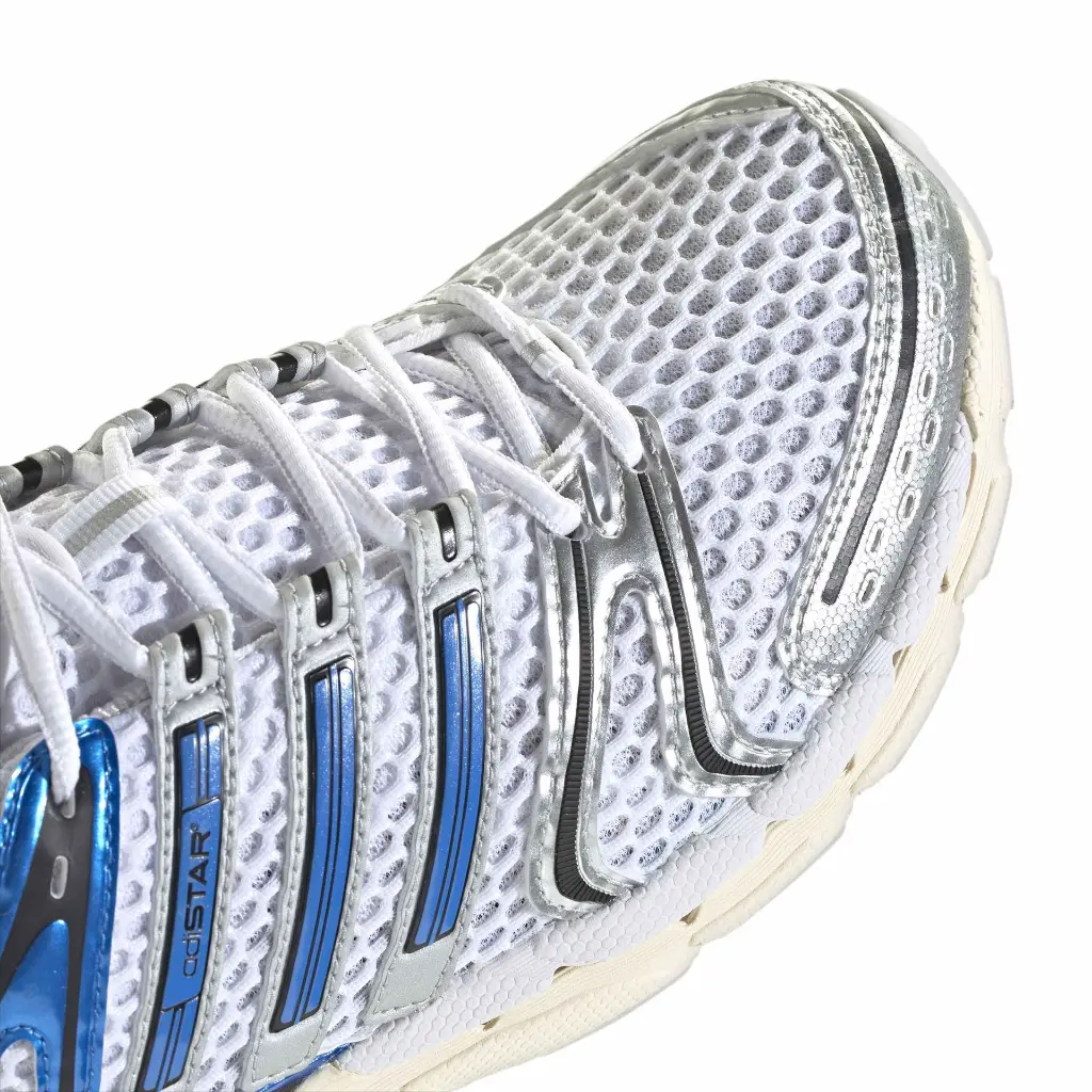 KI8601_9_FOOTWEAR_Photography_Detail View 2_white.webp