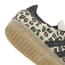 KJ0231_8_FOOTWEAR_Photography_Detail View 1_white.webp