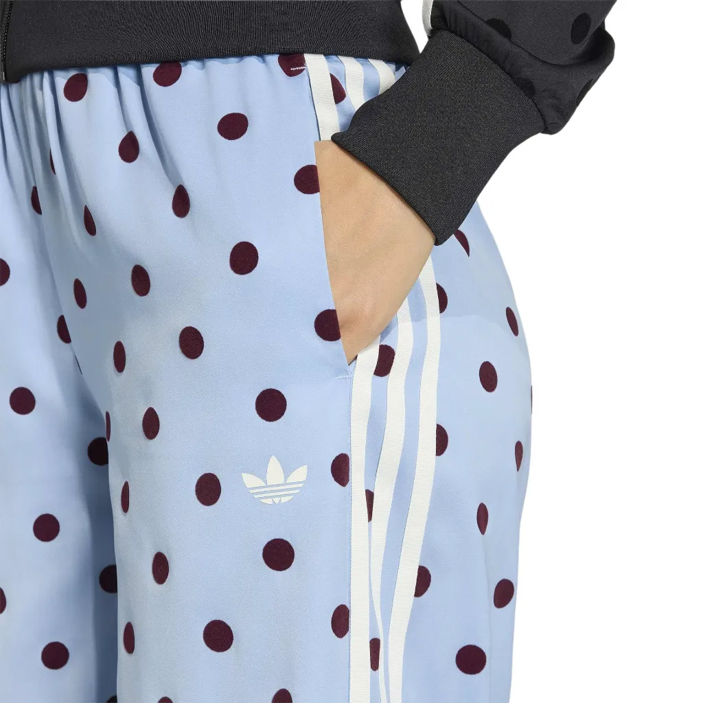 KV1170_5_APPAREL_On Model_Detail View 1_white.webp
