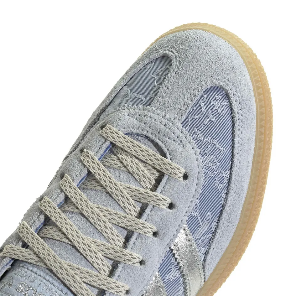 IH4505_8_FOOTWEAR_Photography_Detail View 1_white.webp