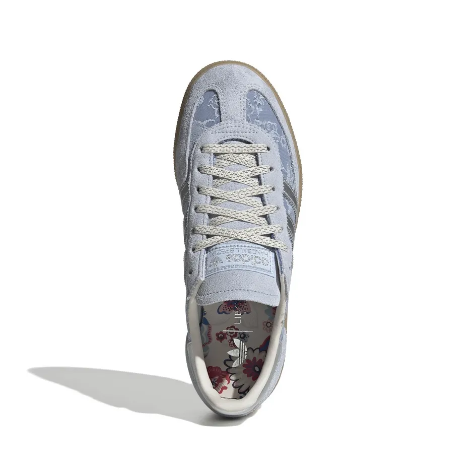 IH4505_3_FOOTWEAR_Photography_Top Portrait View_white.webp