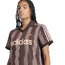 KD5450_5_APPAREL_On Model_Detail View 1_white.webp