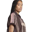 KD5450_6_APPAREL_On Model_Detail View 2_white.webp