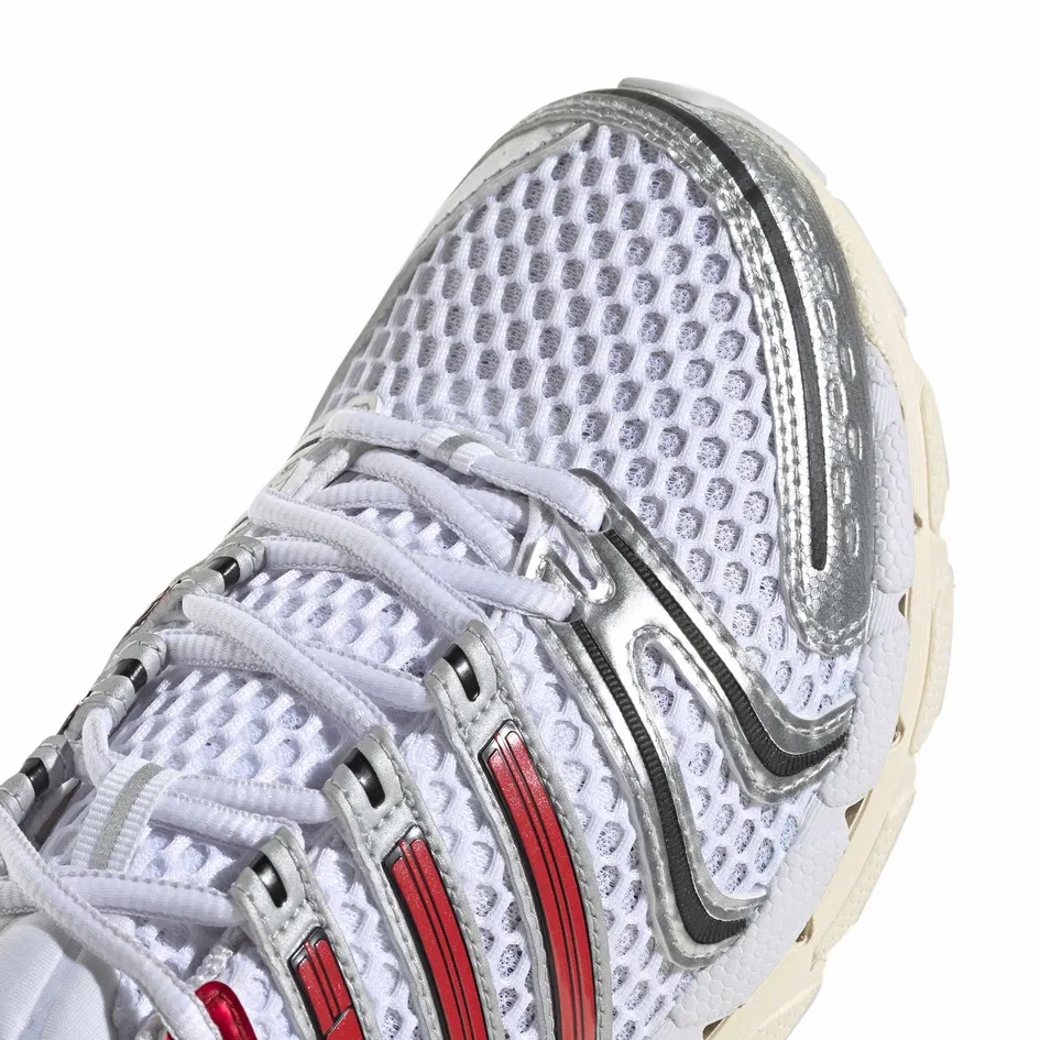 KI8600_8_FOOTWEAR_Photography_Detail View 1_white.webp