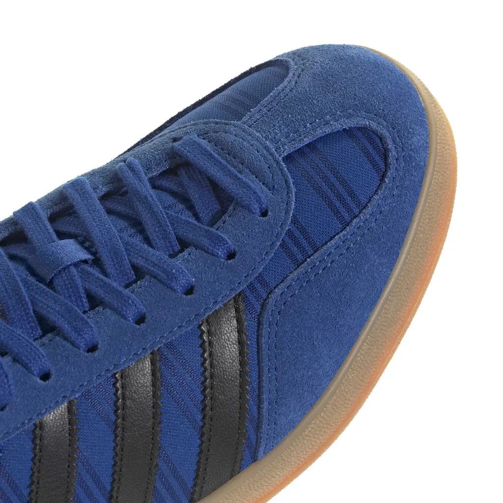 IH9649_9_FOOTWEAR_Photography_Detail View 2_white.webp