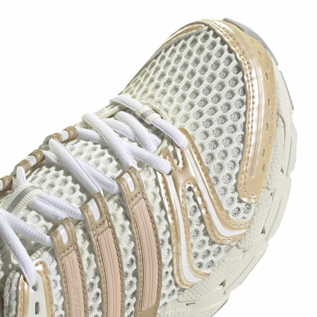 IH1799_8_FOOTWEAR_Photography_Detail View 1_white.webp