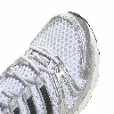 KI6121_8_FOOTWEAR_Photography_Detail View 1_white.webp