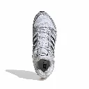 KI6121_3_FOOTWEAR_Photography_Top Portrait View_white.webp