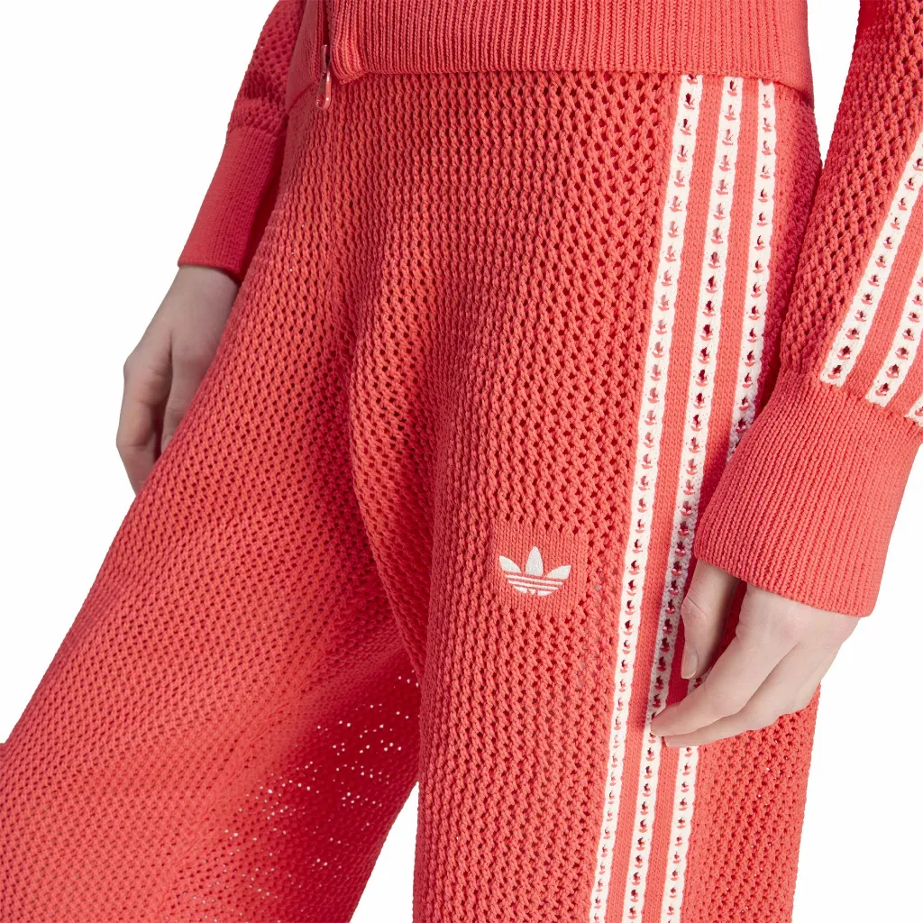 KC6492_5_APPAREL_On Model_Detail View 1_white.webp