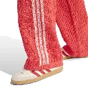 KC6492_6_APPAREL_On Model_Detail View 2_white.webp