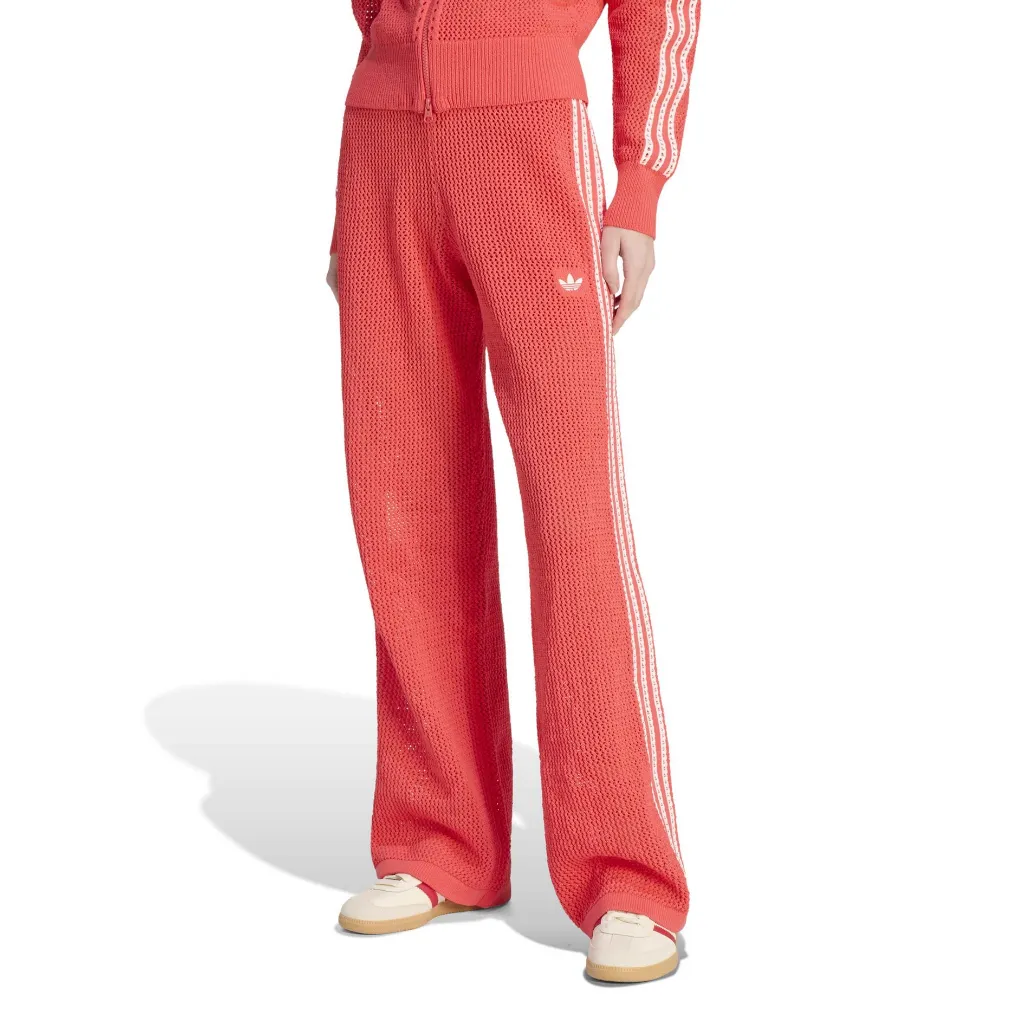 KC6492_2_APPAREL_On Model_Standard View_white.webp