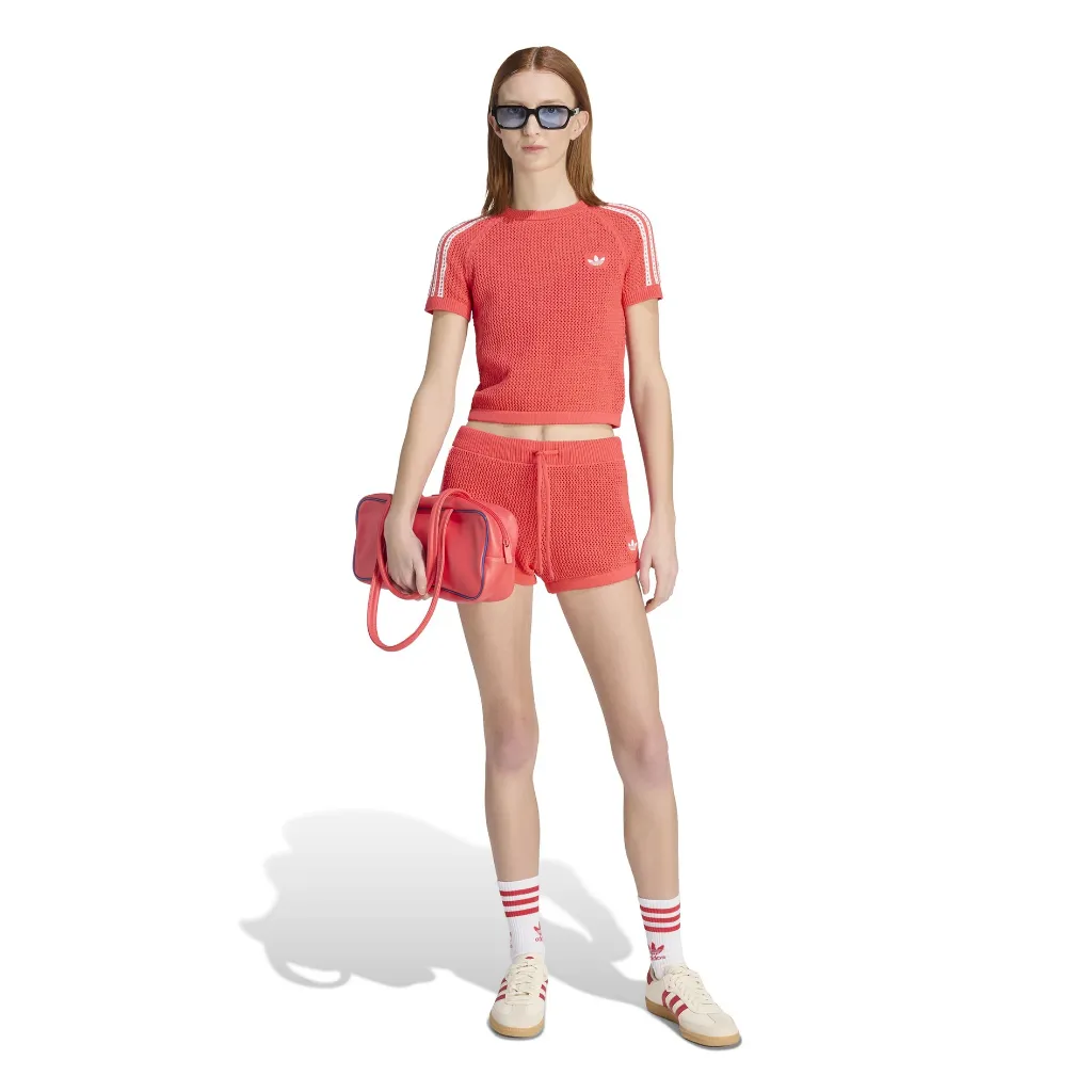 KC6482_4_APPAREL_On Model_Walking View_white.webp