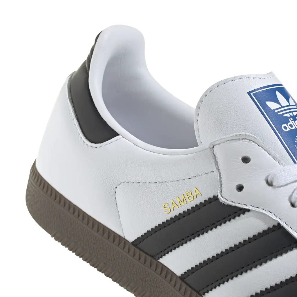 B75806_8_FOOTWEAR_Photography_Detail View 1_white.webp