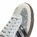 IH9055_8_FOOTWEAR_Photography_Detail View 1_white.webp