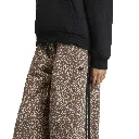KD8811_5_APPAREL_On Model_Detail View 1_white.webp