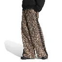 KD8811_2_APPAREL_On Model_Standard View_white.webp