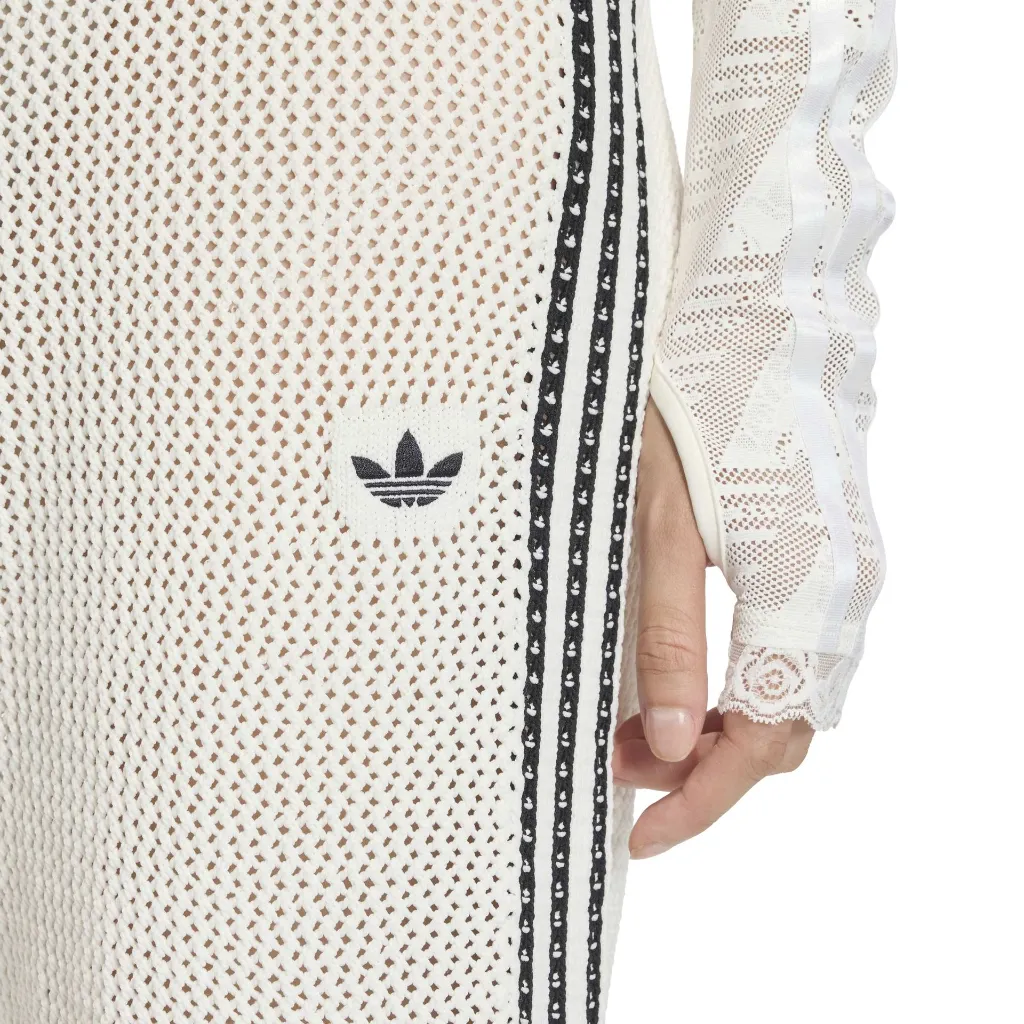 KC6493_6_APPAREL_On Model_Detail View 2_white.webp