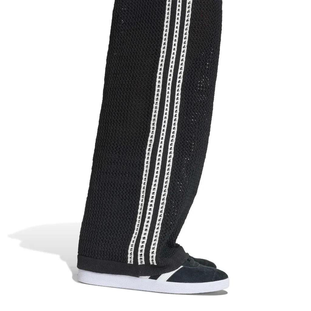 KC6494_6_APPAREL_On Model_Detail View 2_white.webp