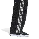 KC6494_6_APPAREL_On Model_Detail View 2_white.webp