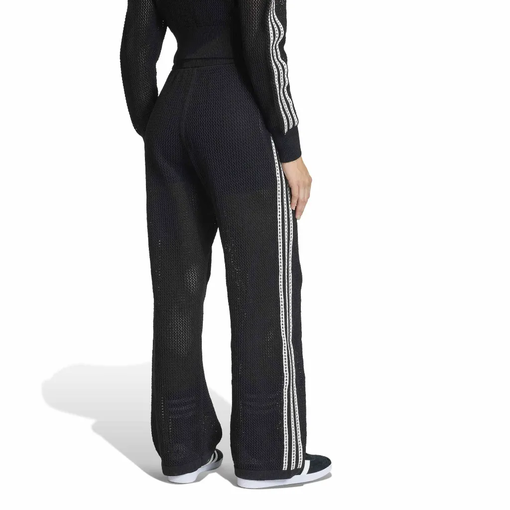 KC6494_3_APPAREL_On Model_Back View_white.webp