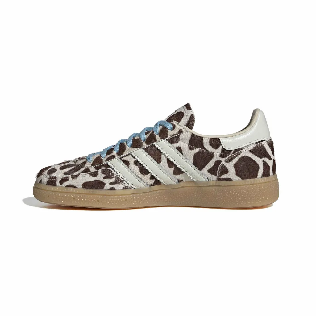 KI6677_5_FOOTWEAR_Photography_Side Medial Center View_white.webp