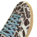 KI6677_8_FOOTWEAR_Photography_Detail View 1_white.webp