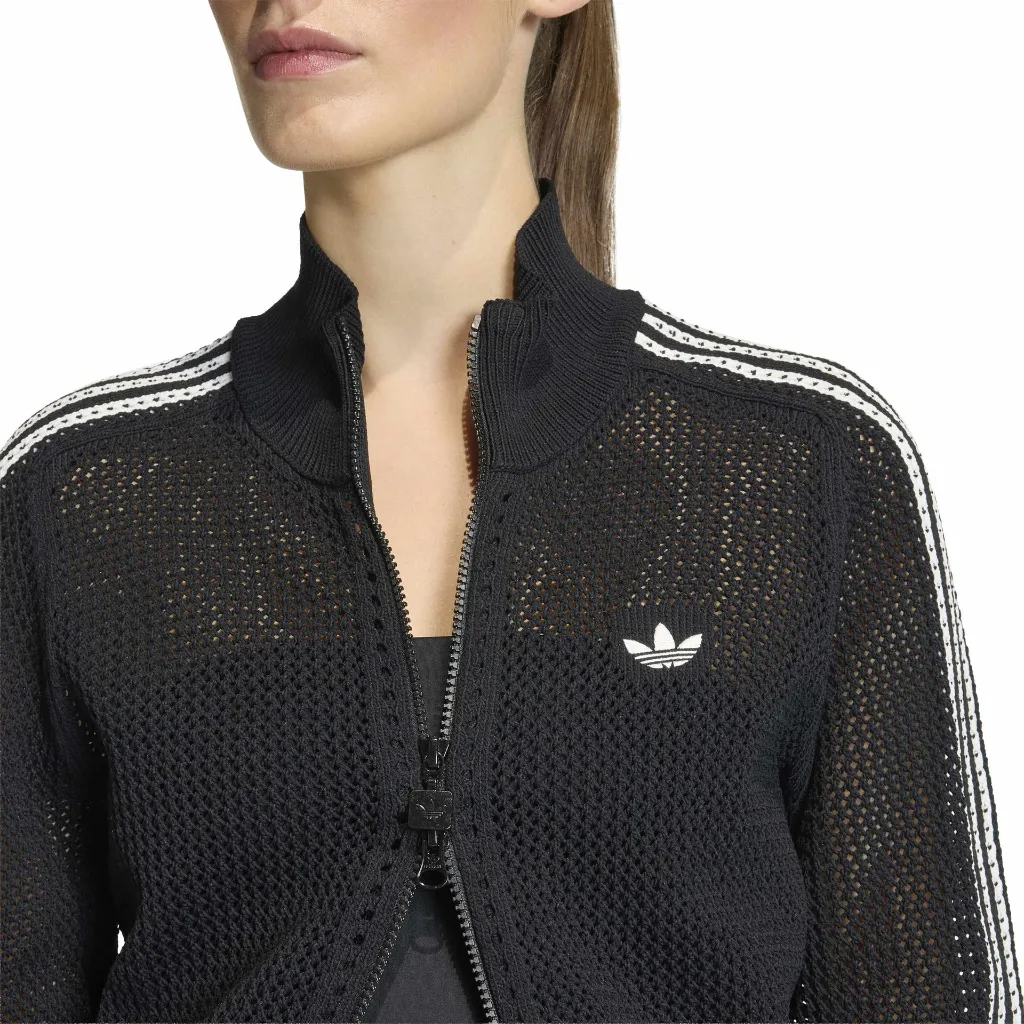 KC6497_6_APPAREL_On Model_Detail View 2_white.webp