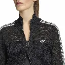 KC6497_6_APPAREL_On Model_Detail View 2_white.webp