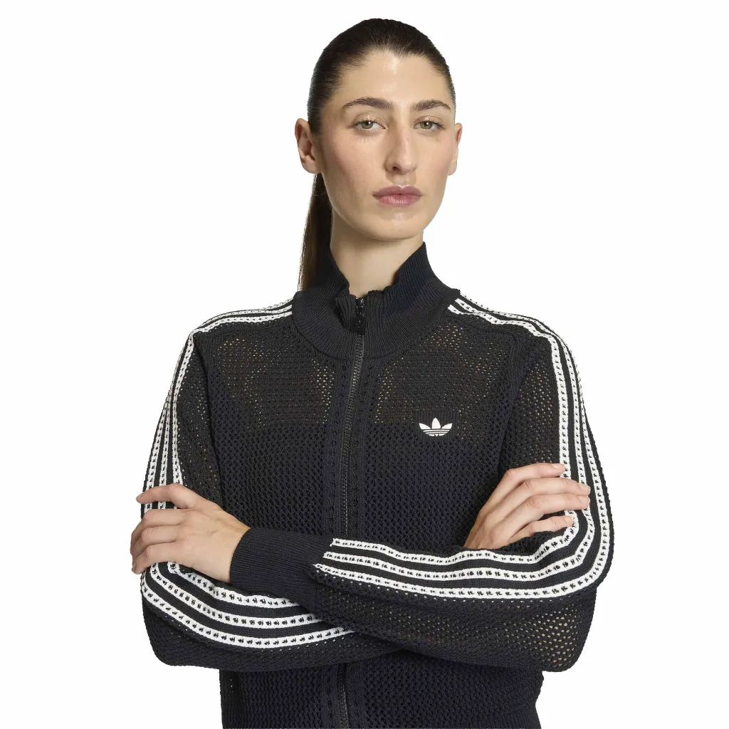 KC6497_5_APPAREL_On Model_Detail View 1_white.webp