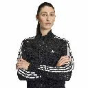 KC6497_5_APPAREL_On Model_Detail View 1_white.webp