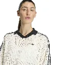 KC6490_5_APPAREL_On Model_Detail View 1_white.webp
