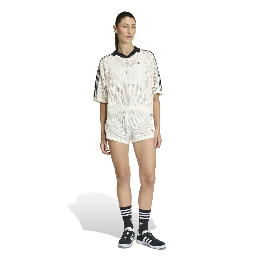 KC6490_4_APPAREL_On Model_Walking View_white.webp