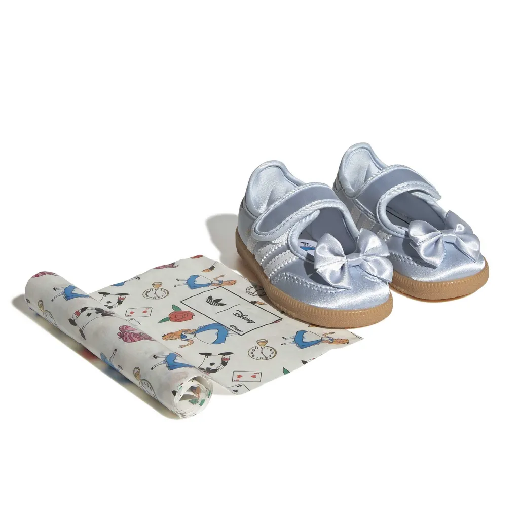 IH1760_10_FOOTWEAR_Photography_Pair View_white.webp