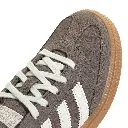 KI3943_8_FOOTWEAR_Photography_Detail View 1_white.webp