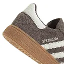 KI3943_9_FOOTWEAR_Photography_Detail View 2_white.webp