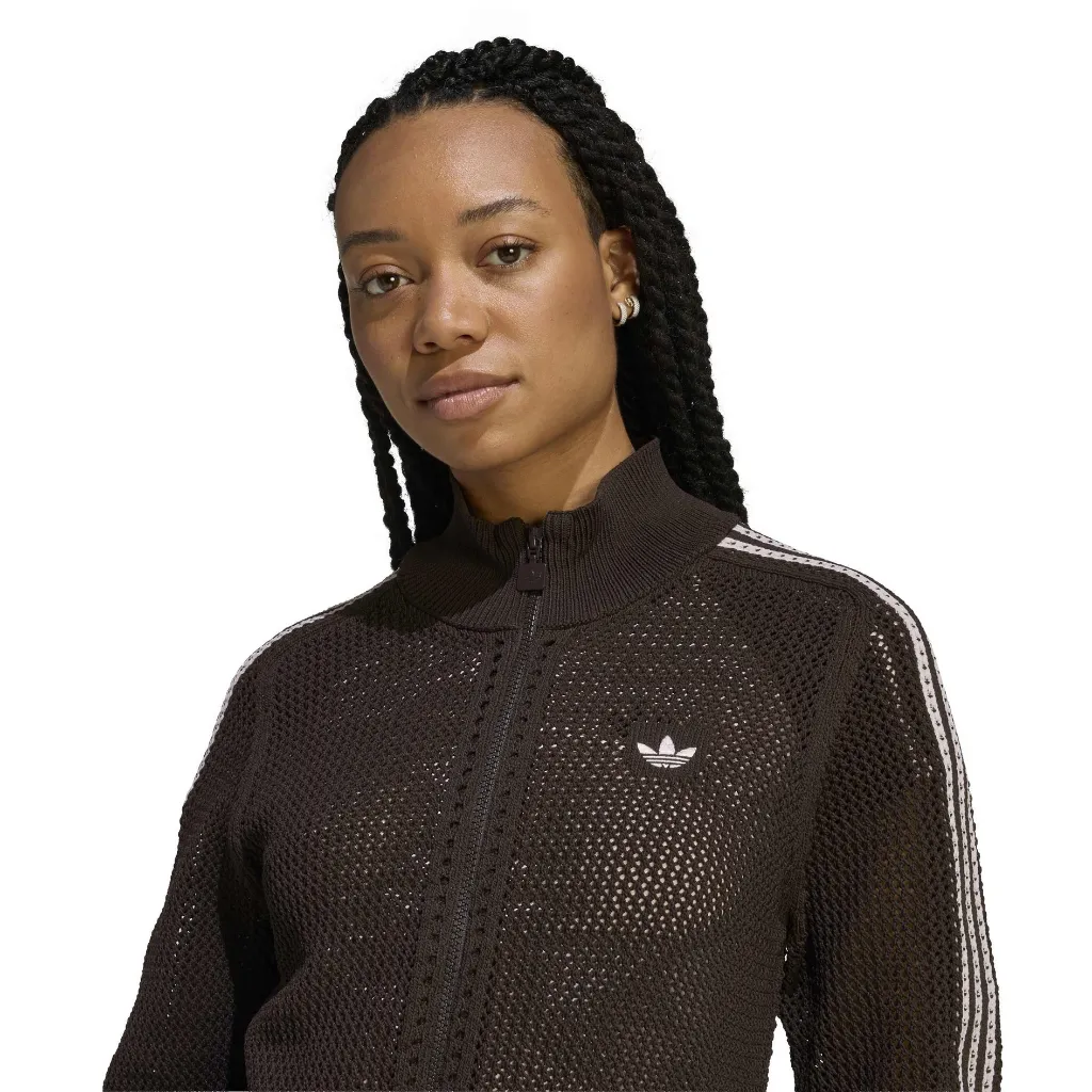 KE0202_5_APPAREL_On Model_Detail View 1_white.webp
