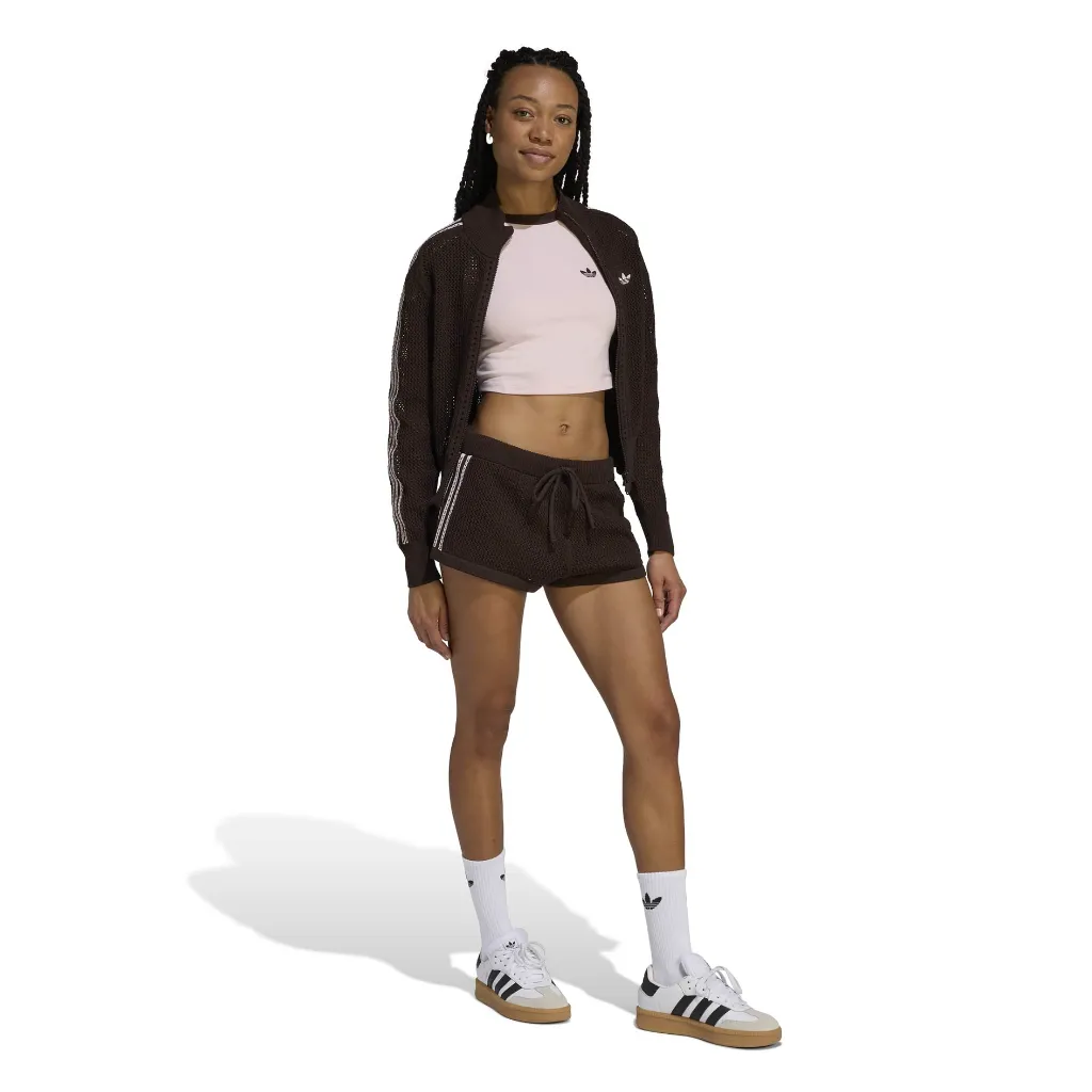 KE0202_4_APPAREL_On Model_Walking View_white.webp