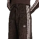 KE0201_5_APPAREL_On Model_Detail View 1_white.webp