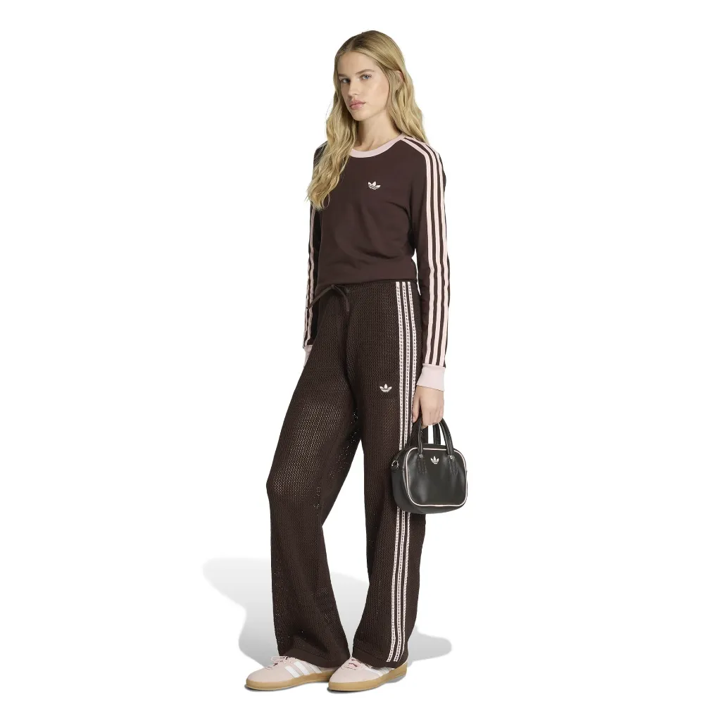 KE0201_4_APPAREL_On Model_Walking View_white.webp