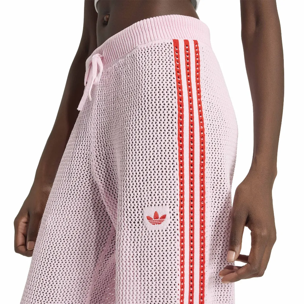 KQ6659_5_APPAREL_On Model_Detail View 1_white.webp