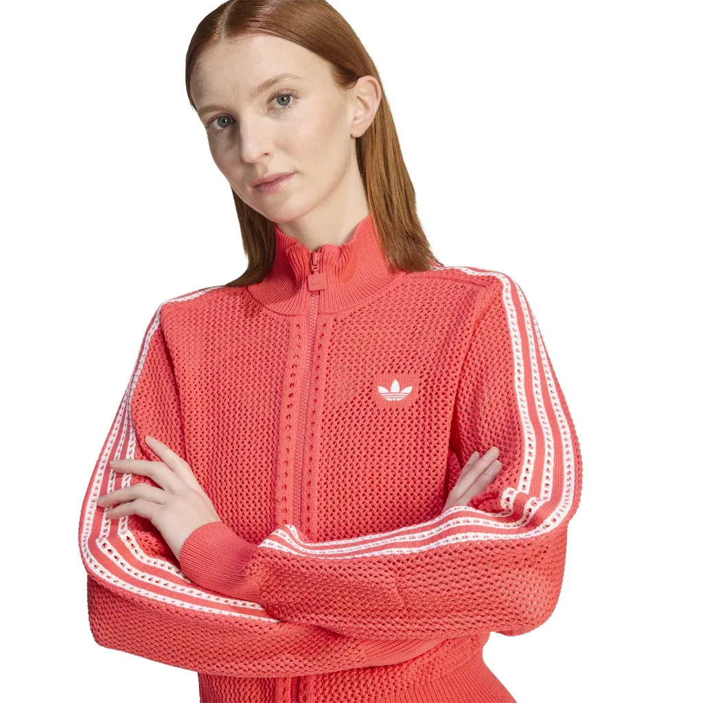 KC6495_5_APPAREL_On Model_Detail View 1_white.webp