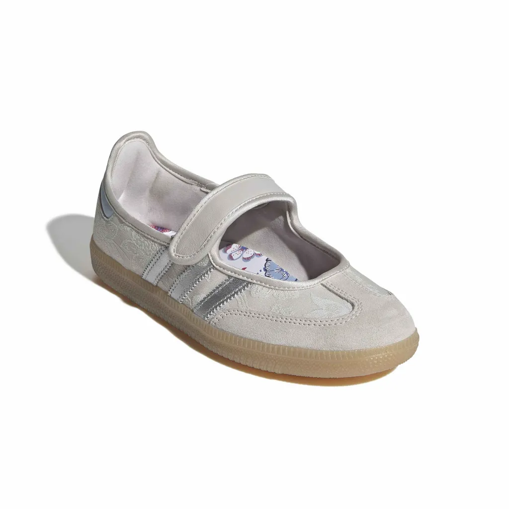 IH6978_6_FOOTWEAR_Photography_Front Lateral Top View_white.webp